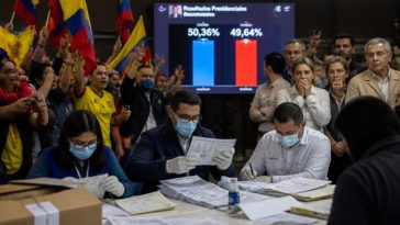 Trump-backed de la Espriella Leads in Colombia Quick Count as Right Surges