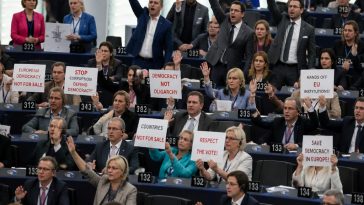 EU Parliament Backs Tough Return Law as MPs Chant Send Them Back