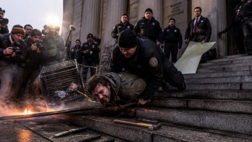 Anti‑ICE Suspect With Fireworks and Knives Targets 26 Federal Plaza