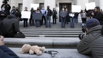 HHS Moves to Bar Trans Medical Care for Kids, Courts Fight Back