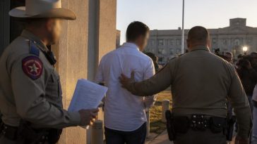 Judge Won’t Compel Abbott, ICE Agent Walks Out of Texas Jail