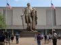 Trump Demands 30-Foot Washington Colossus and 5-Year Exhibit