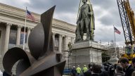 Trump Demands 30-Foot Washington Replace Modernist Mall Sculpture
