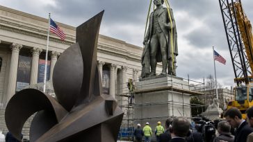 Trump Demands 30-Foot Washington Replace Modernist Mall Sculpture