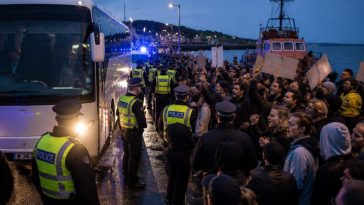 Portsmouth Erupts as 140 Migrants Land and Locals Block Coaches